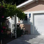D'hotes Independante Bed & Breakfast